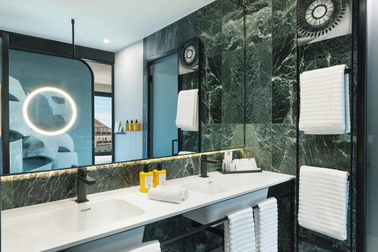 Bathroom 5, Renaissance Barcelona Hotel, Barcelona