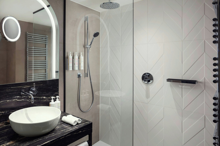 Bathroom 4, Luxembourg Marriott Hotel Alfa, Luxembourg