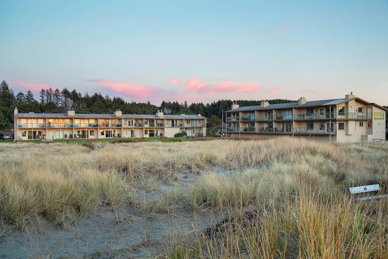 Exterior & Views 1, Hi-Tide Resort, Grays Harbor