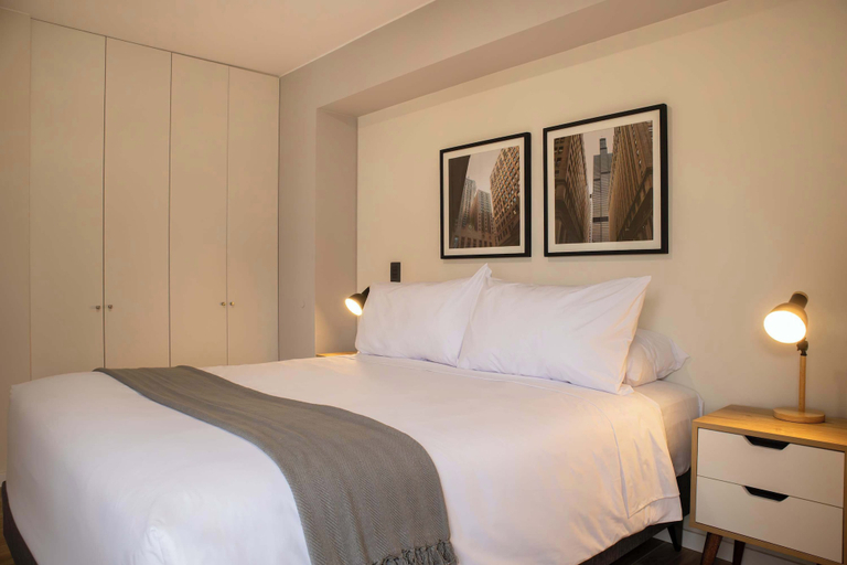 Room 3, w Enchanting 1BR w Balcony in San Isidro, Lima