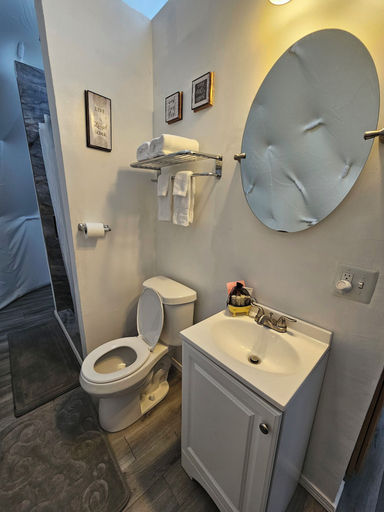 Bathroom, The Glamp Inn, Lincoln