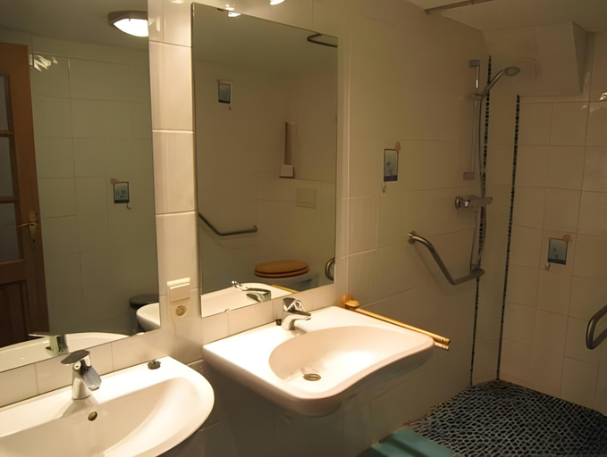 Bathroom 3, Family farm stay in Sohier, Luxembourg