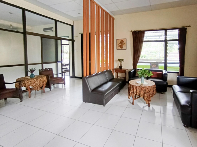 Public Area 3, Gita Puri RedPartner Blitar, Blitar