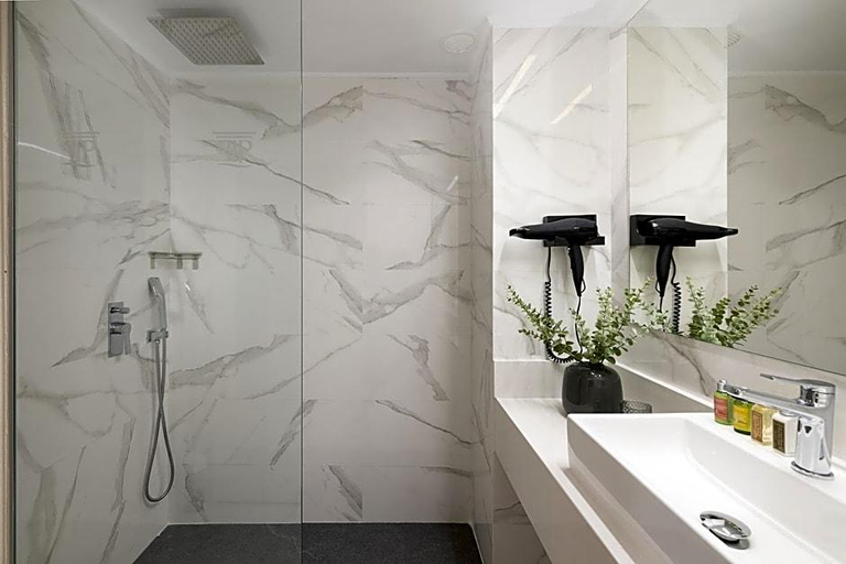 Bathroom 5, Porto Platanias Beach - Luxury Selection, Crete