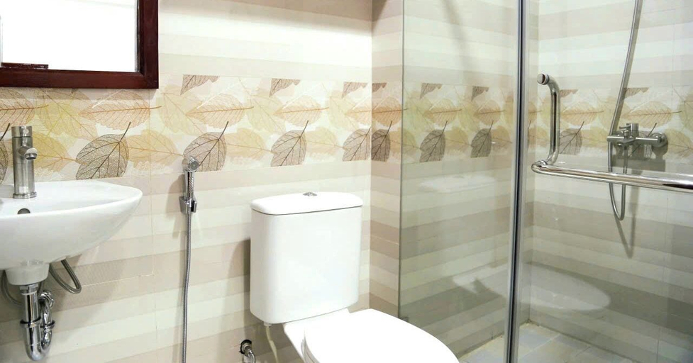 Bathroom, Coto Dream Hotel, Cô Tô