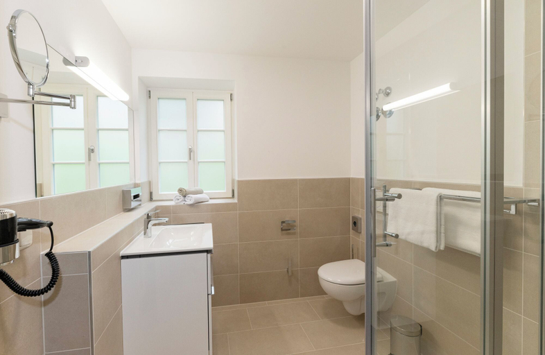 Bathroom 5, Wohnpark Hotel, Bergstraße
