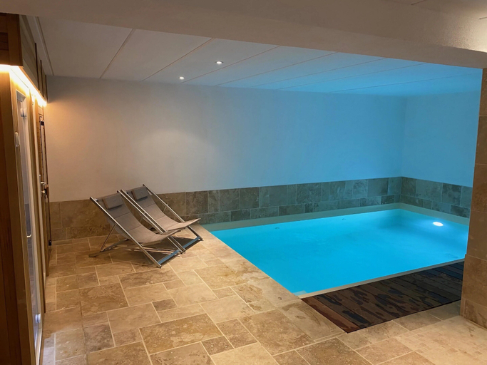 Pool 2, Holiday Home in Sprimont With Forest, Liège