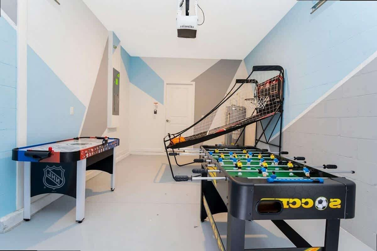 Room 3, Luxe 5BR Villa Pool Game Room Minutes to Disney, Osceola