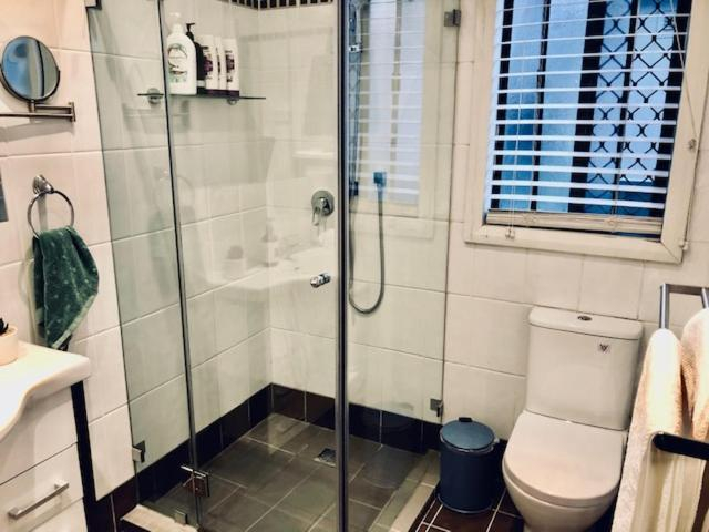 Bathroom 4, Monterey Guest Studio near Hospitals, Beach and Airport, Sydney