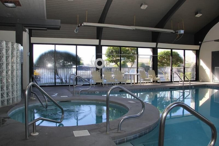 Sport & Beauty 5, Pelican Pointe 1406, Baldwin