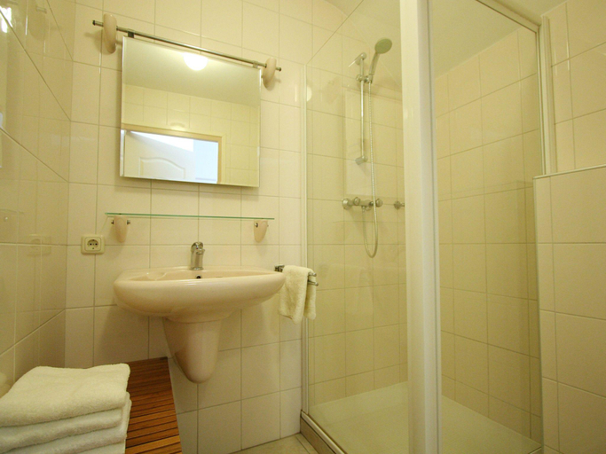 Bathroom 3, Wijlre Farmhouse stay, Gulpen-Wittem