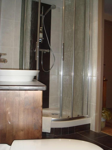 Bathroom 3, Logis Hotel Restaurant L'Auberge du Chateau, Aveyron