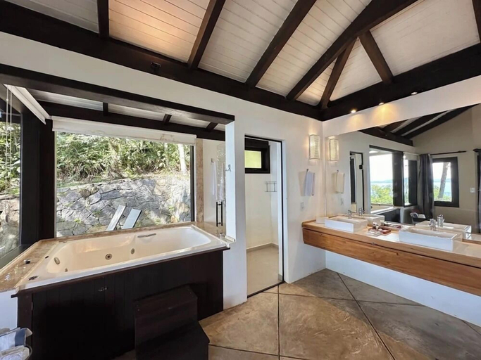 Bathroom 5, Refúgio do Estaleiro, Porto Belo