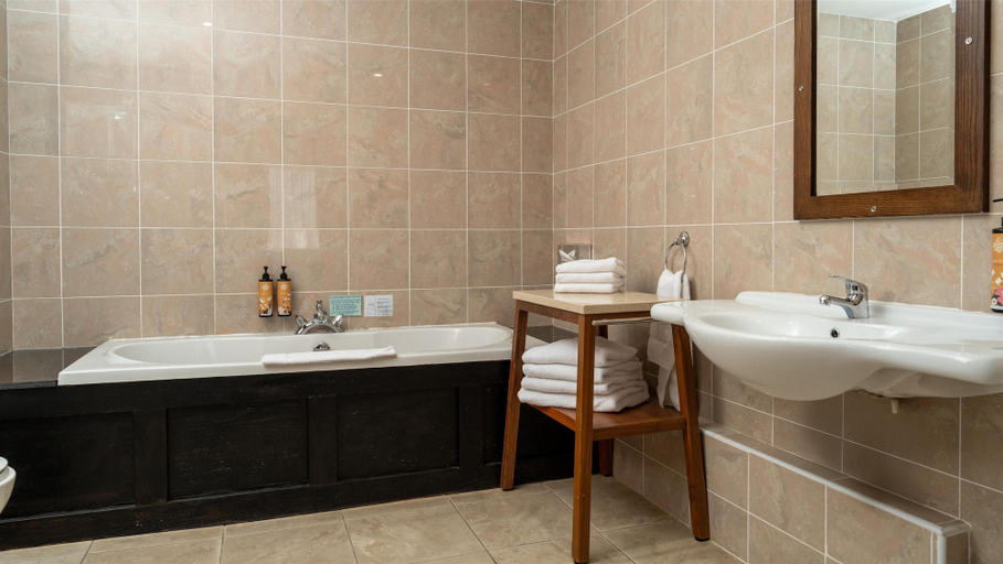 Bathroom 5, Cavan Crystal Hotel