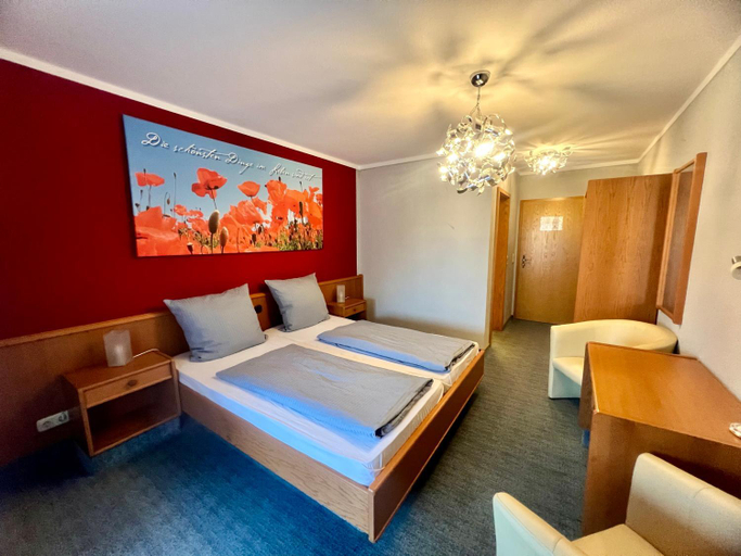 Others 2, Hotel das rot, Lichtenfels