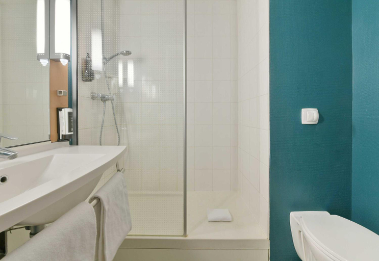Bathroom 4, B&B HOTEL Le Mans Centre Cathédrale, Sarthe
