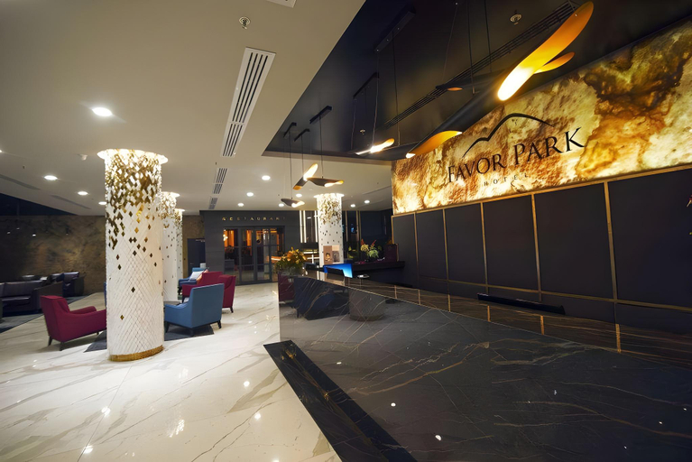 Public Area 2, Favor Park Hotel, Holosiïvs'kyi