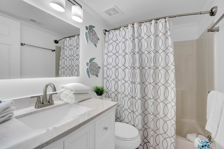 Bathroom 3, Seacrest 904, Baldwin