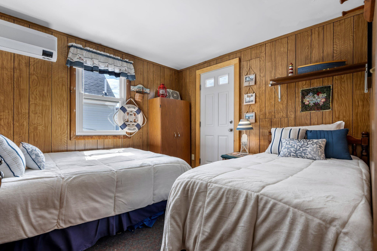 Bedroom 3, Beachfront Pet Friendly Sleeps 15 Bbq!