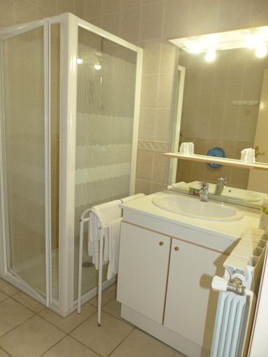 Bathroom 3, Logis Hotel Restaurant Auberge de l'Isard, Ariège