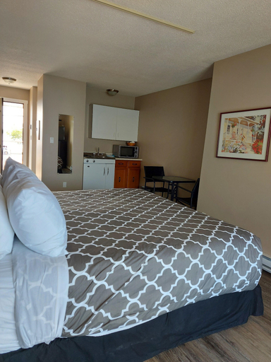 Bedroom 4, Richter Pass Beach Resort, Okanagan-Similkameen