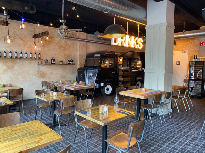 Food & Drinks 4, Kids Villa in Maastricht with Playground Access, Limburg