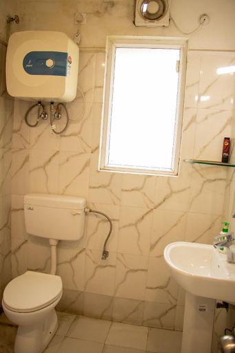 Bathroom 2, Varā, Varanasi