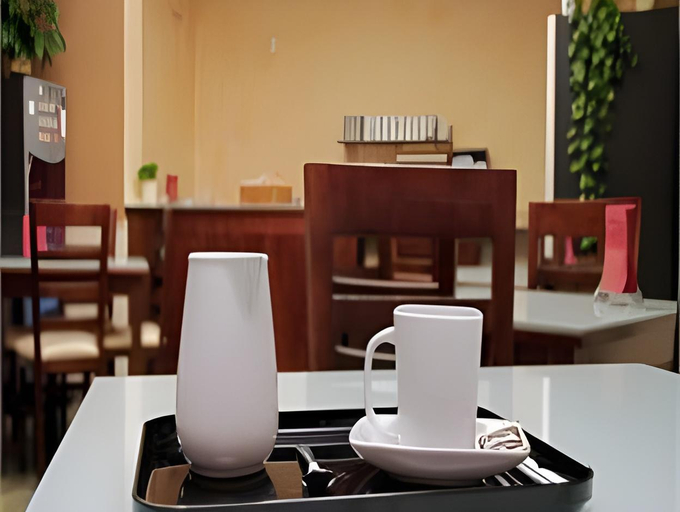 Others 4, Hostal T4, Madrid