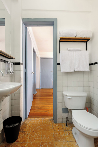 Bathroom 4, Edificio Aurora, Mexico City