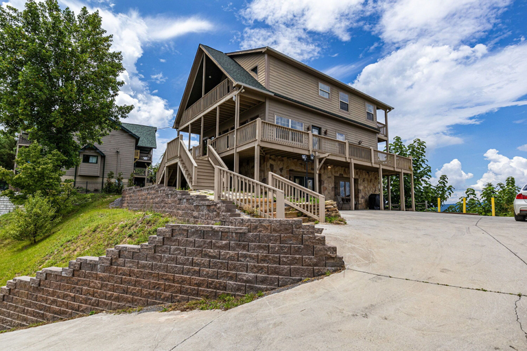 Exterior & Views 1, 4BR Mountain View Cabin, Sevier
