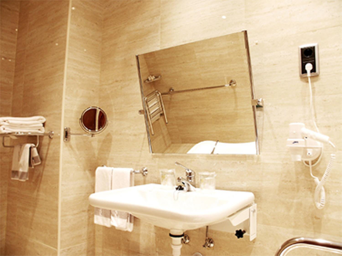 Bathroom 4, Hotel San Juan de los Reyes, Toledo