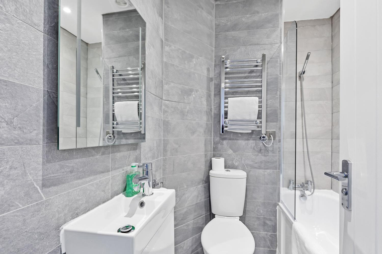 Bathroom 2, RIGHT ON - BRIGHTON - By My Getaways, Brighton and Hove