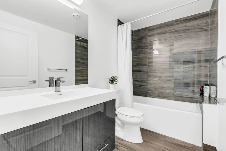 Bathroom 3, Toronto skyline suites, Toronto