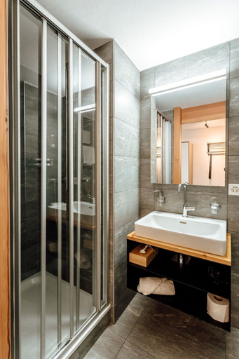 Bathroom 3, Hotel Furka, Goms