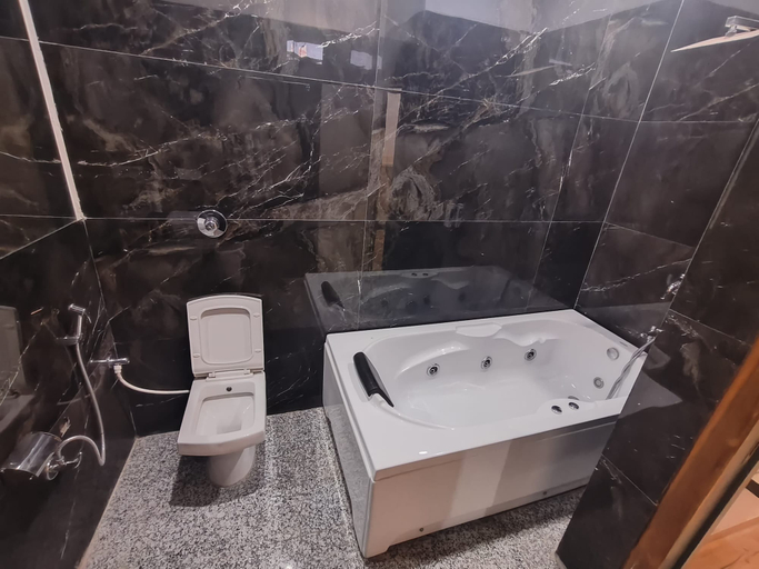 Bathroom 3, Hotel Shanti Palace By GRB, Barwani