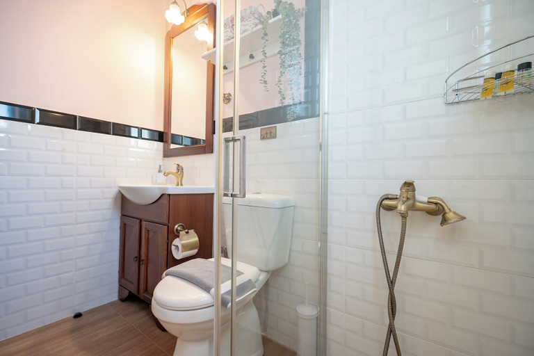 Bathroom 3, Olympia's Apartments, Attica