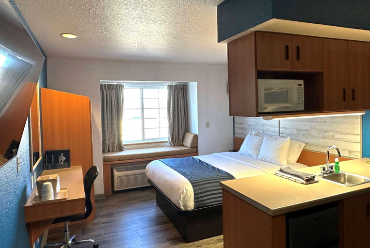Bedroom 3, Microtel Inn & Suites By Wyndham Tomah, Monroe
