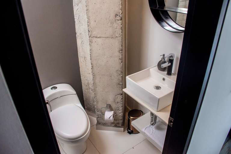 Bathroom 4, The Coffee Club Hotel, Manizales