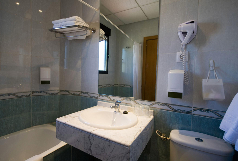 Bathroom 4, Madrisol, Madrid