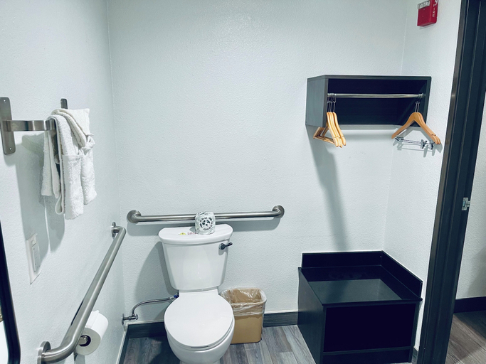 Bathroom 4, Motel 6 San Bernardino, CA - North, San Bernardino