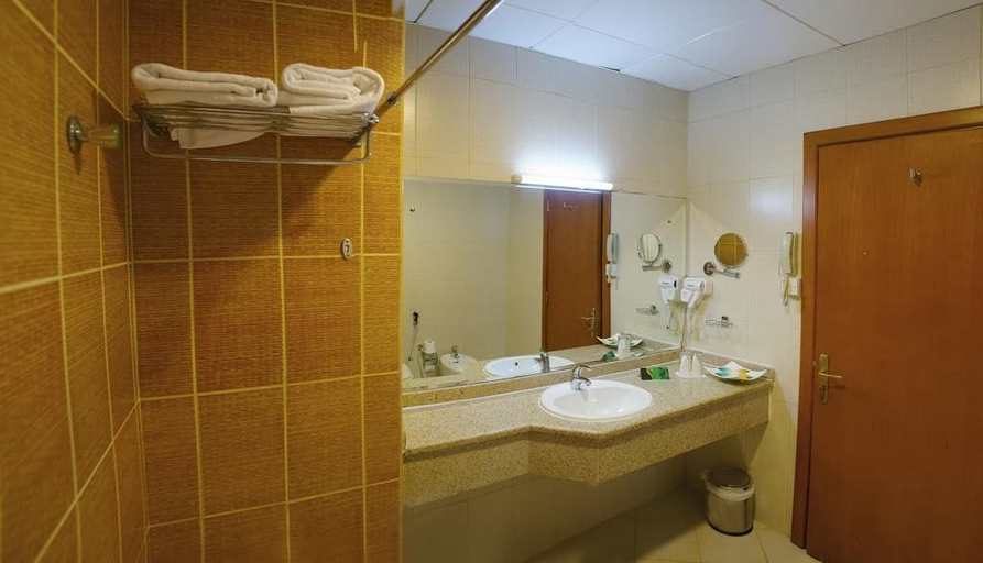 Bathroom 5, Al Massa Plus Hotel, Al Ain