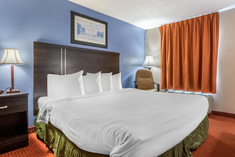 Bedroom 2, Dutchland Motel, Lancaster