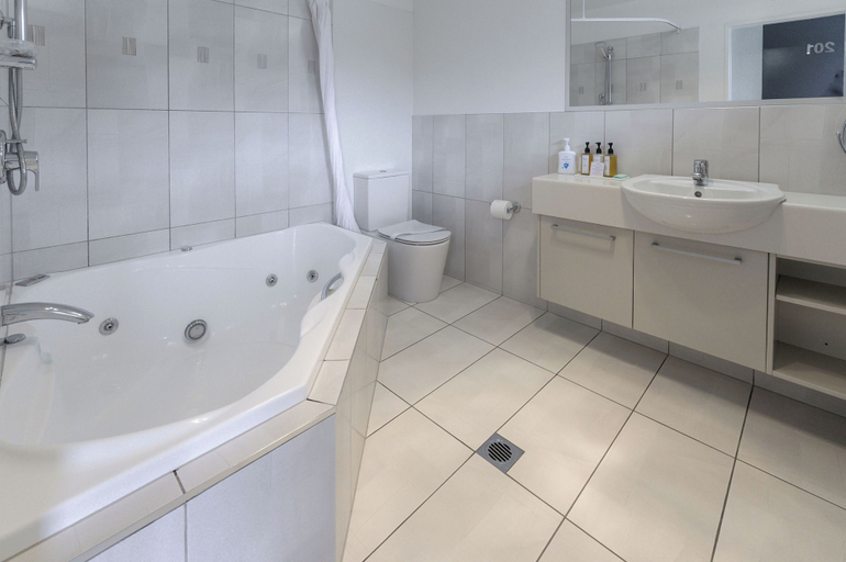 Bathroom 4, Palazzo Motor Lodge, Nelson