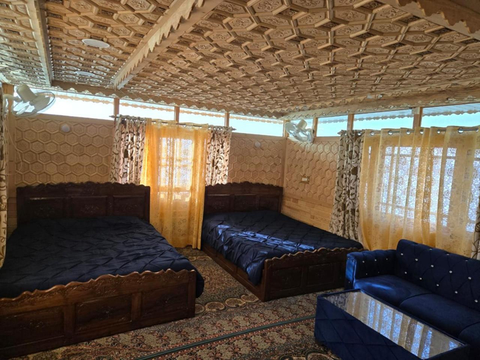 Bedroom, Nageen Castle Group of House Boats, Srinagar