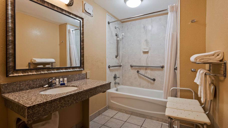 Bathroom 5, SureStay Plus by Best Western Covington, Saint Tammany