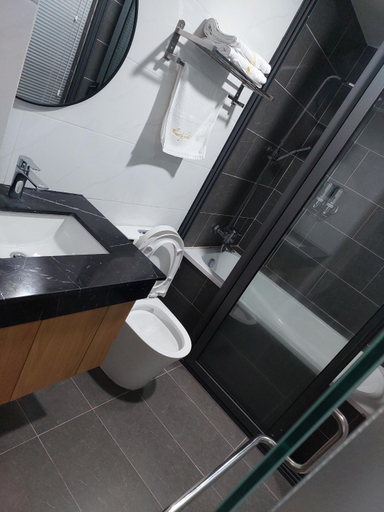 Bathroom 5, Amely Hotel, Ho Chi Minh City