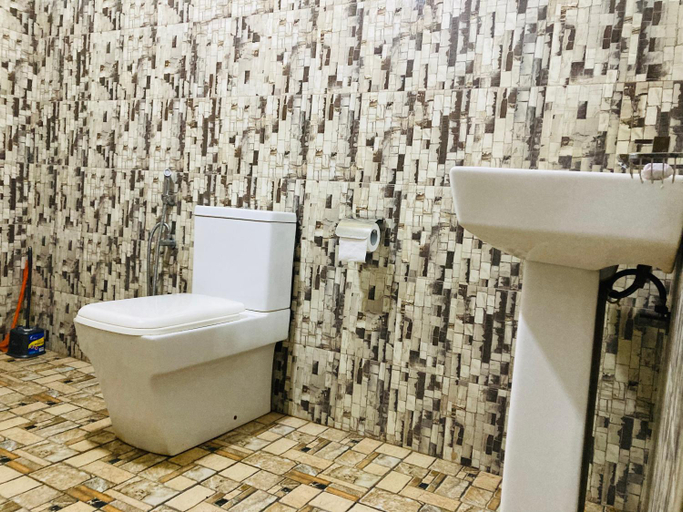 Bathroom 3, suncity privacy cottages, Embilipitiya
