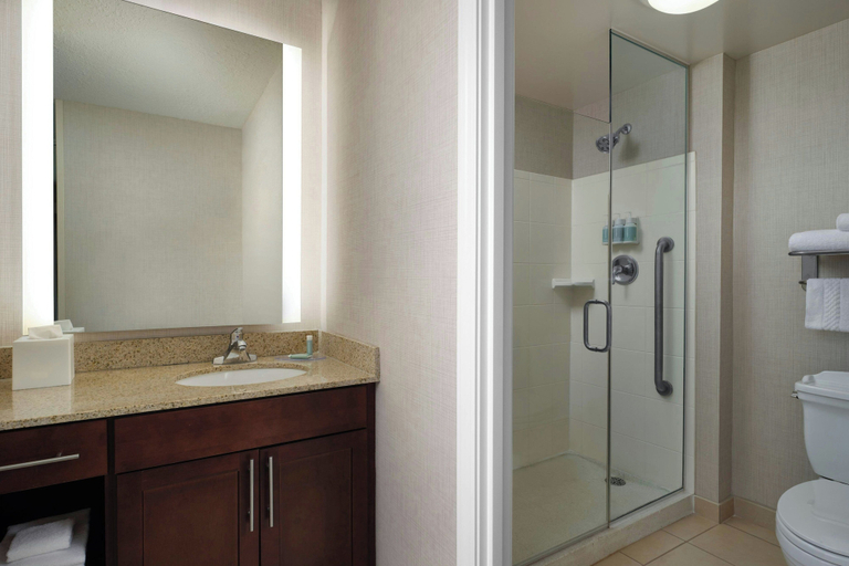 Bathroom 5, Residence Inn by Marriott Chicago Downtown / River North, Cook