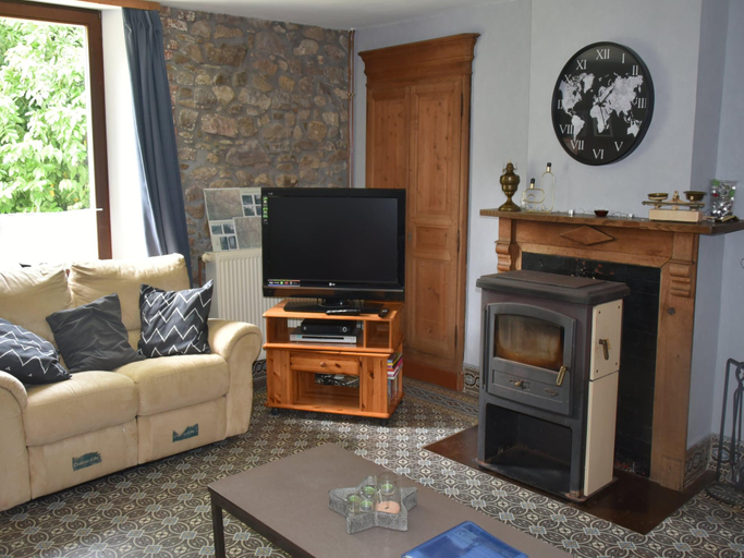 Others 3, Tranquil Forestside Cottage, Namur