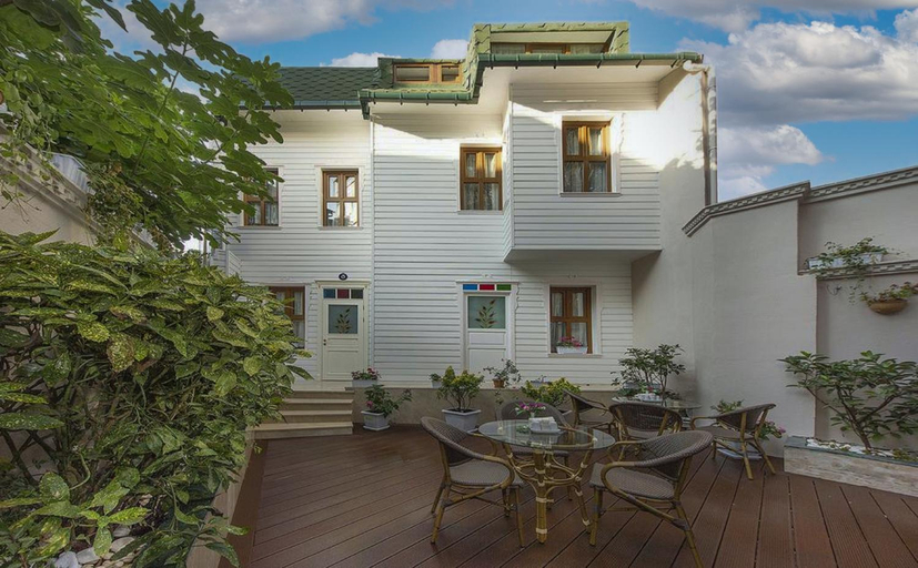 Exterior & Views